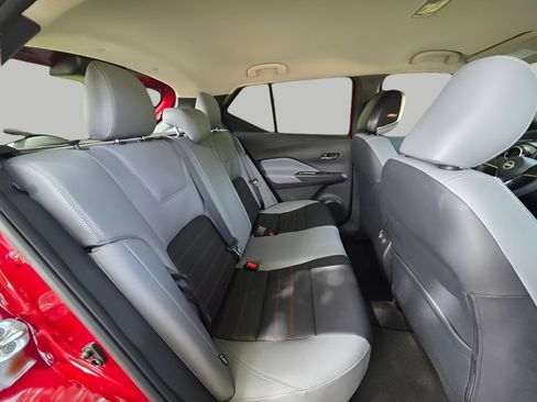 Used 2023 Nissan Kicks SR w/ SR Premium Package FWD image 7
