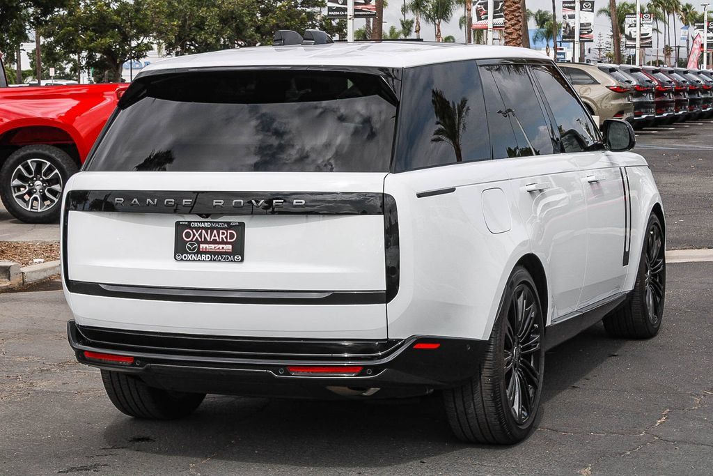 Used 2025 Land Rover Range Rover SE AWD/4WD image 4