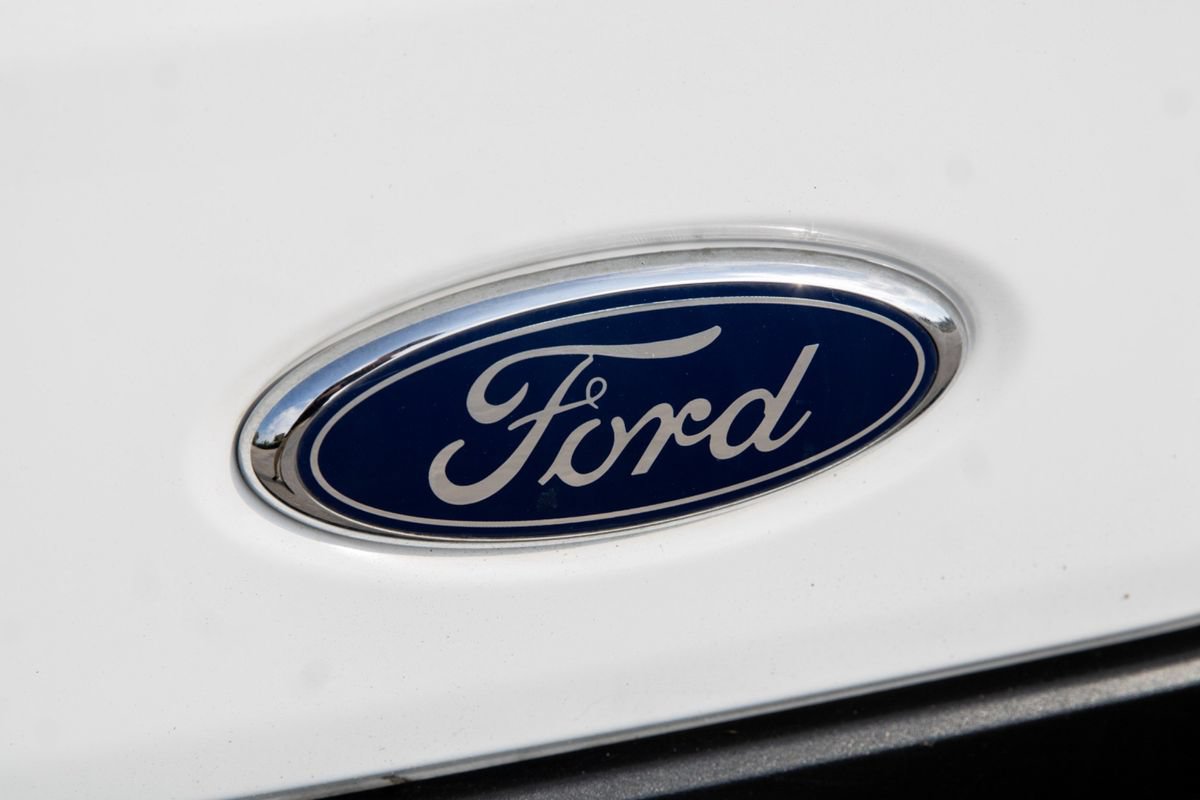 Used 2019 Ford Transit 350 148 Medium Roof RWD image 37