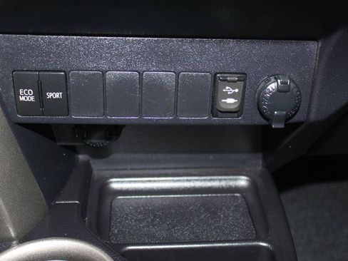 Used 2015 Toyota RAV4 XLE AWD/4WD image 29