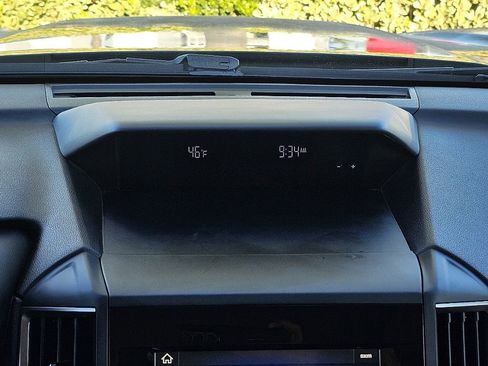 Used 2023 Subaru Forester Premium image 29