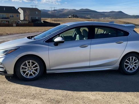 Used 2017 Chevrolet Cruze Premier image 5