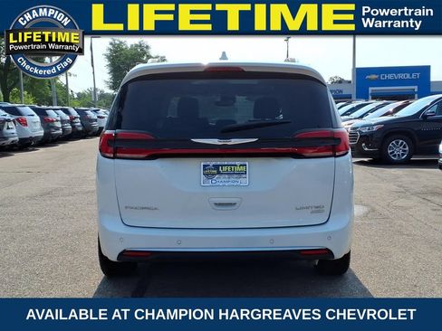 Used 2021 Chrysler Pacifica Limited AWD/4WD image 7