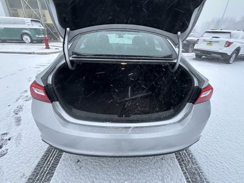 Used 2017 Chevrolet Malibu LT image 16