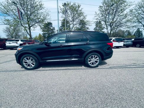 Used 2020 Ford Explorer XLT w/ Equipment Group 202A AWD/4WD image 2