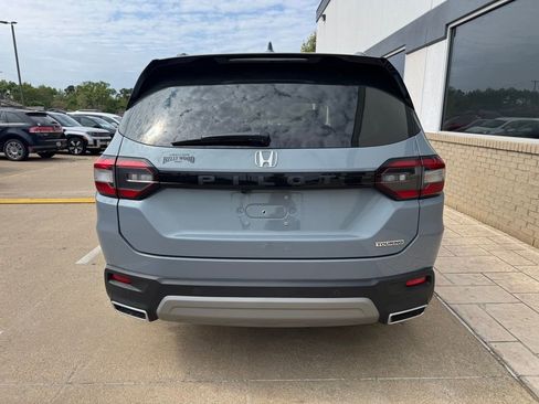 Used 2024 Honda Pilot Touring image 5