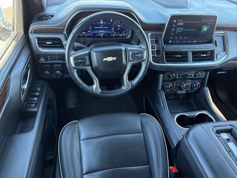 Used 2023 Chevrolet Suburban Premier image 12