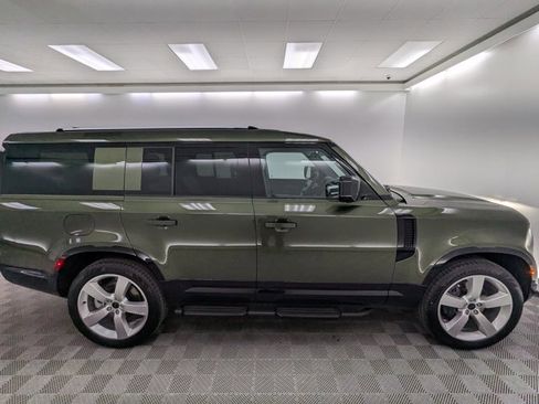 New 2026 Land Rover Defender 130 X-Dynamic SE image 4