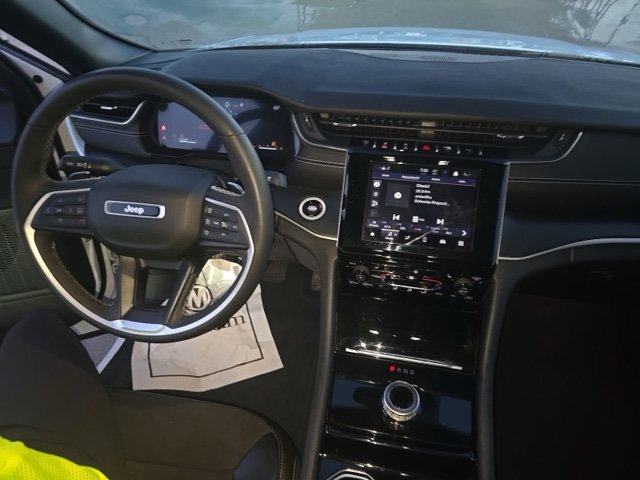 Used 2023 Jeep Grand Cherokee L Laredo AWD/4WD image 11