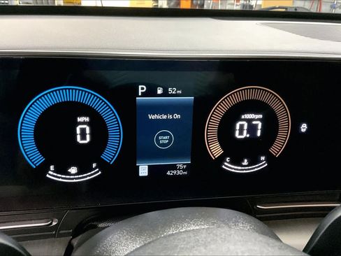 Used 2024 Hyundai Kona SEL AWD/4WD image 25