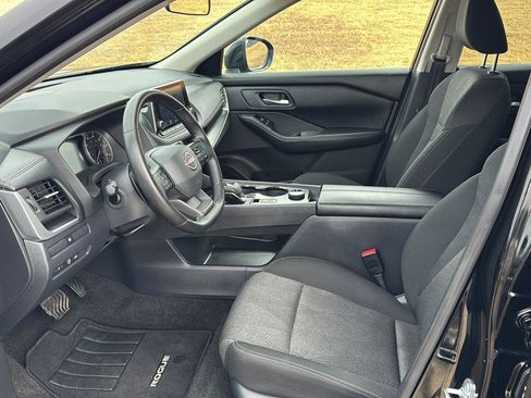 Used 2025 Nissan Rogue SV image 8