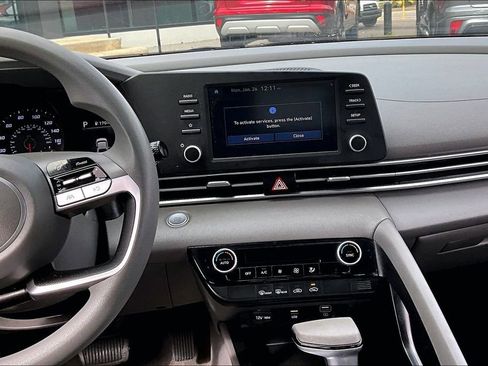 Used 2021 Hyundai Elantra SEL image 9