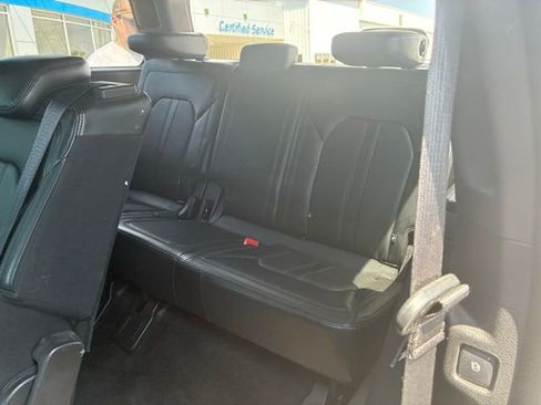 Used 2018 Ford Expedition Limited w/ Equipment Group 301A AWD/4WD image 11