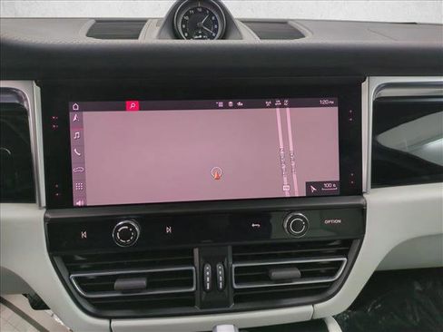 Used 2022 Porsche Macan image 15