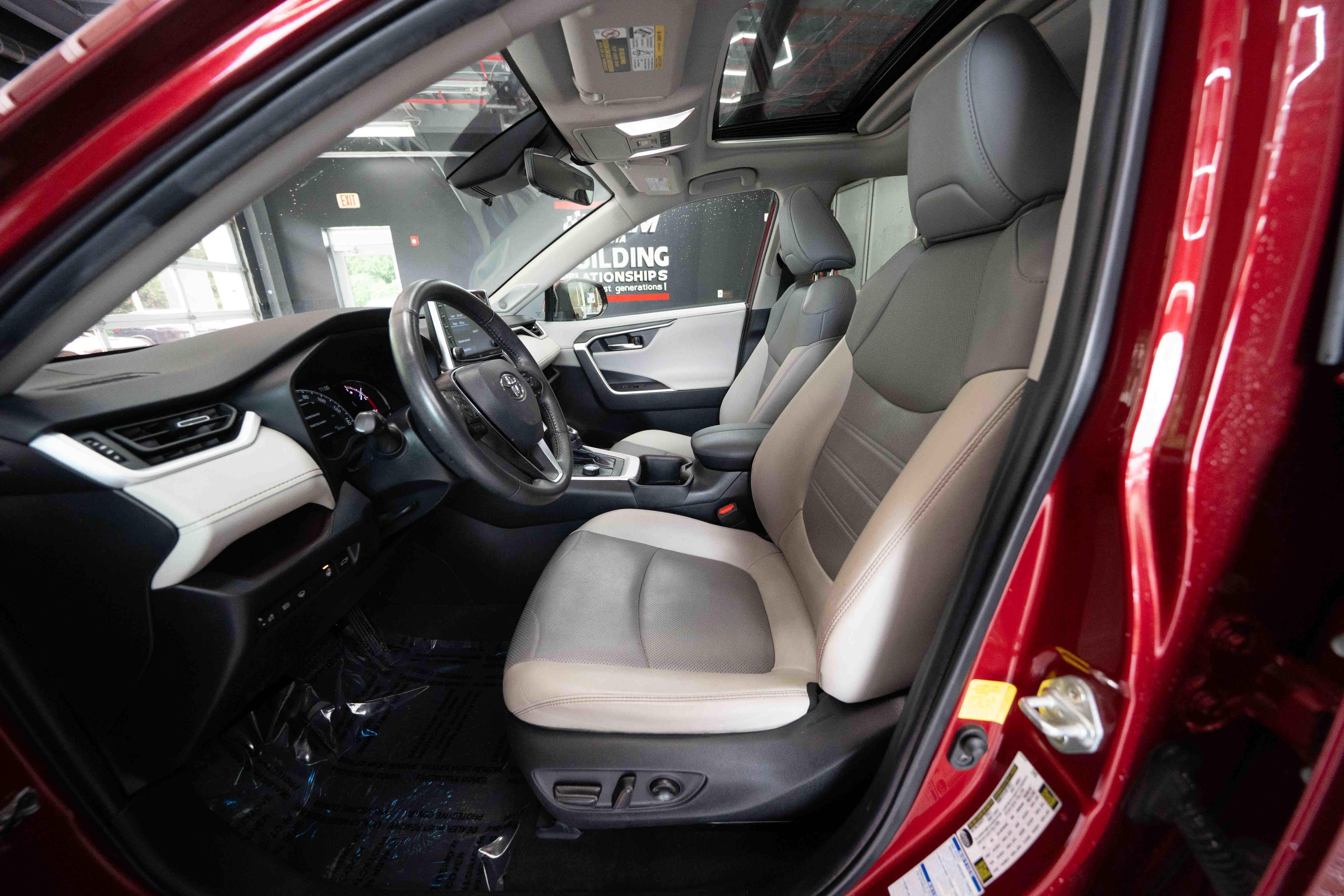 Used 2022 Toyota RAV4 Limited w/ Limited Grade Weather Package AWD/4WD image 9