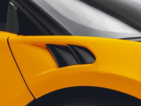 Used 2023 McLaren Artura RWD image 32