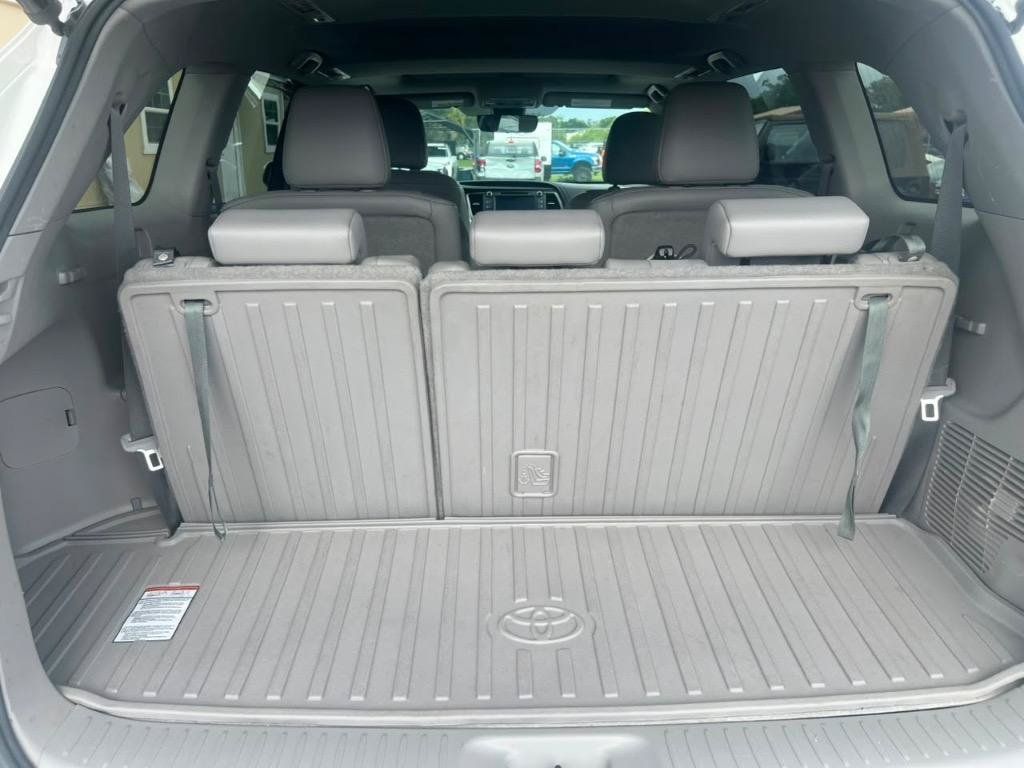 Used 2019 Toyota Highlander Limited AWD/4WD image 16