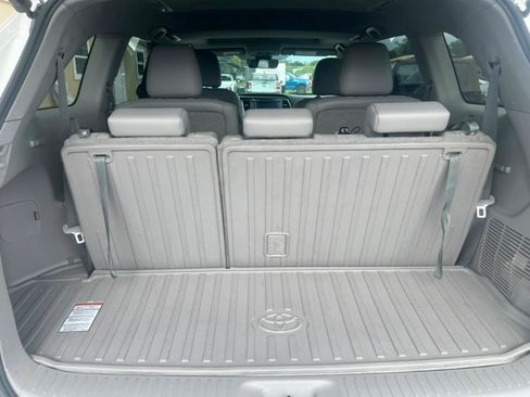 Used 2019 Toyota Highlander Limited AWD/4WD image 16
