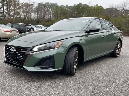 Used 2025 Nissan Altima 2.5 SR w/ SR Premium Package image 7