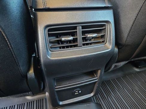 Used 2022 Ford Edge SE image 16