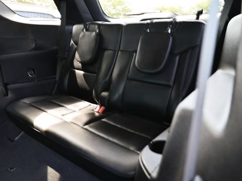 Used 2020 Ford Explorer XLT w/ Equipment Group 202A AWD/4WD image 25