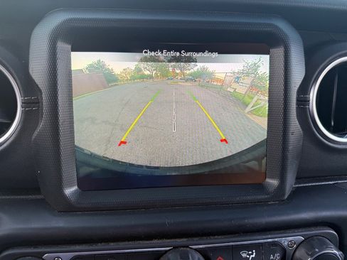 Used 2023 Jeep Wrangler Unlimited Sahara w/ Cold Weather Group image 22