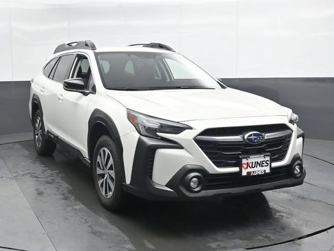 Used 2025 Subaru Outback Premium AWD/4WD image 4