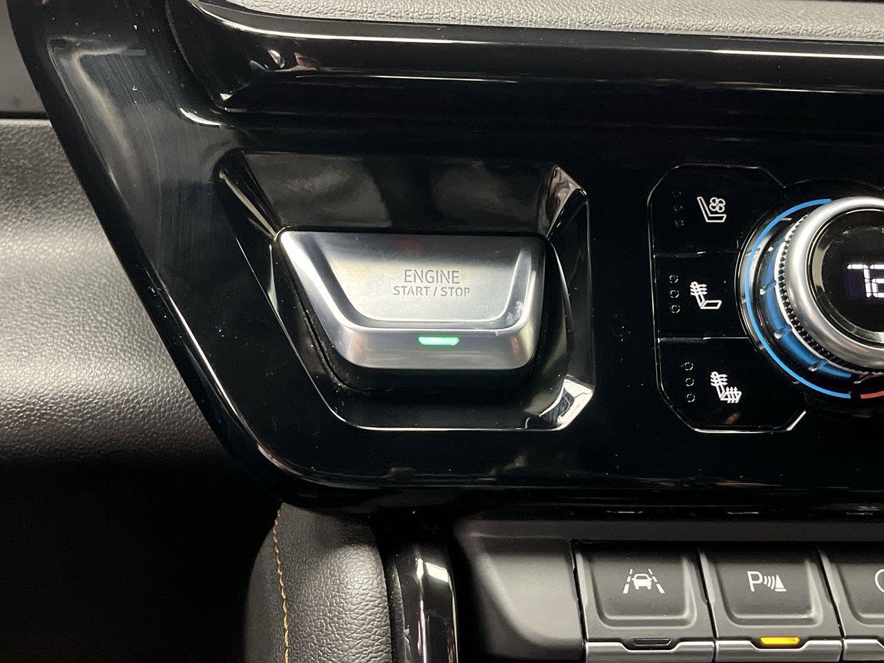 Certified 2025 GMC Sierra 1500 AT4 w/ Technology Package AWD/4WD image 25