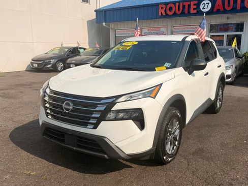 Used 2024 Nissan Rogue S AWD/4WD image 4
