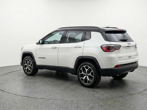 Used 2025 Jeep Compass Limited image 6