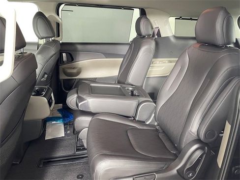 New 2026 Kia Carnival EX image 4