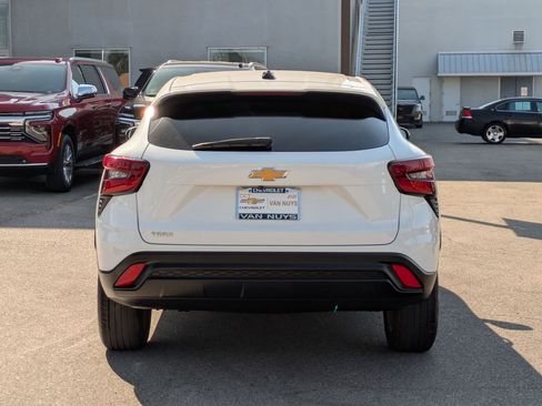 Used 2024 Chevrolet Trax LS w/ LS Convenience Package image 6