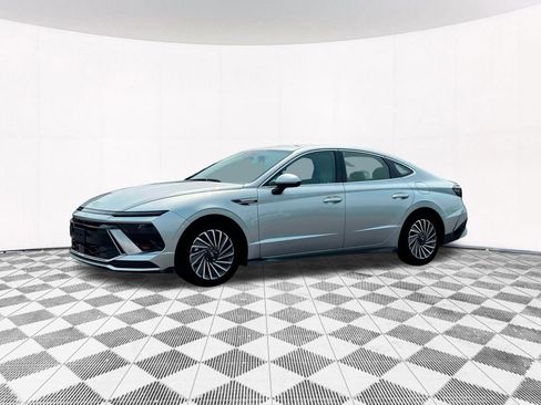 Used 2025 Hyundai Sonata SEL FWD image 2