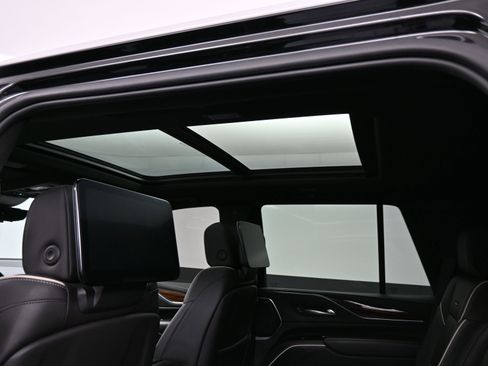 Used 2021 Cadillac Escalade Premium Luxury image 19