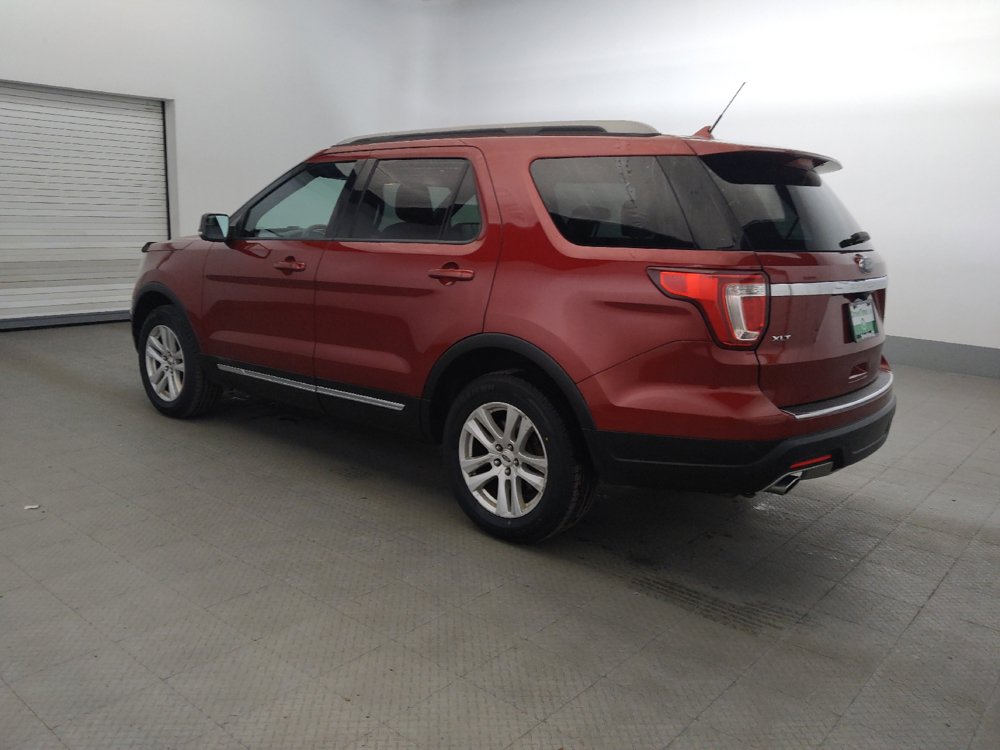 Used 2018 Ford Explorer XLT w/ Equipment Group 202A AWD/4WD image 3