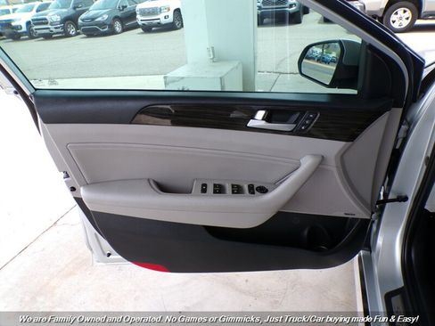 Used 2017 Hyundai Sonata Limited w/ Tech Package 03 FWD image 11