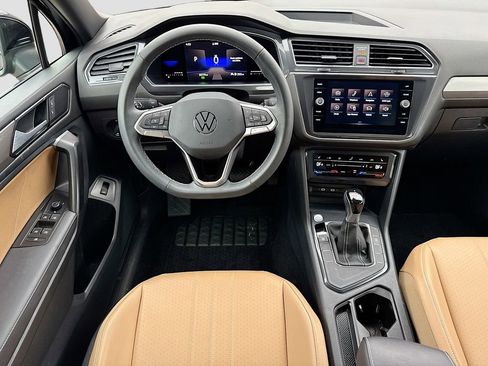 Used 2022 Volkswagen Tiguan SE image 29