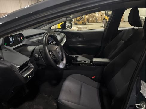 Used 2025 Toyota Prius LE FWD image 9