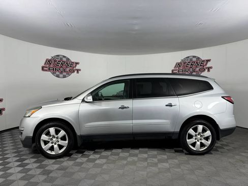 Used 2017 Chevrolet Traverse LT w/ Style and Technology Package AWD/4WD image 4