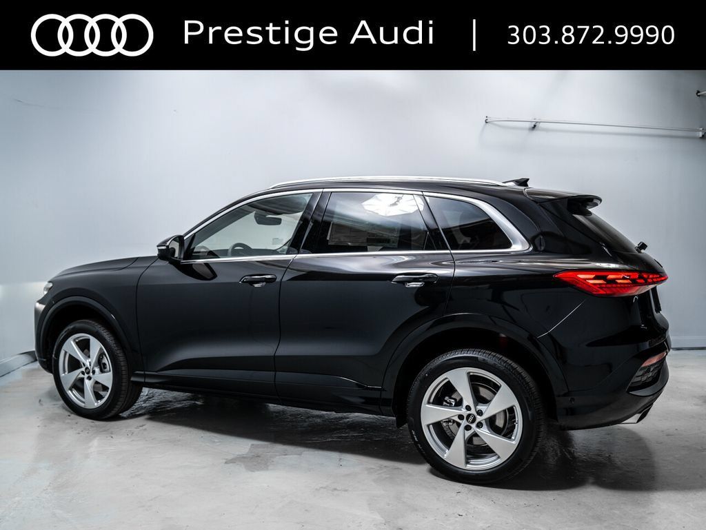 Used 2025 Audi Q5 Premium Plus w/ Premium Plus AWD/4WD image 3