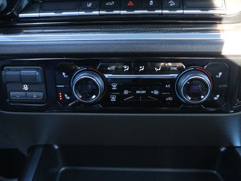 Used 2025 Chevrolet Silverado 2500 LT w/ Convenience Package image 22