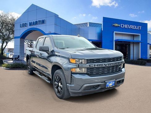 Used 2022 Chevrolet Silverado 1500 Custom w/ LPO, Dark Essentials Package RWD image 2