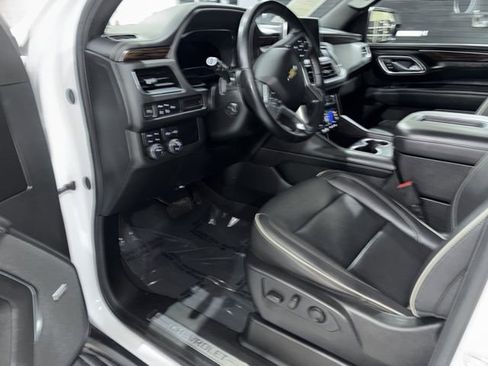Used 2023 Chevrolet Suburban Premier image 14