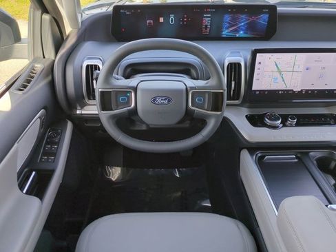 New 2026 Ford Expedition Active image 16