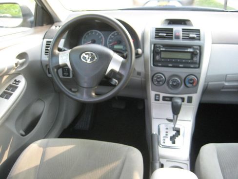 Used 2012 Toyota Corolla LE image 17