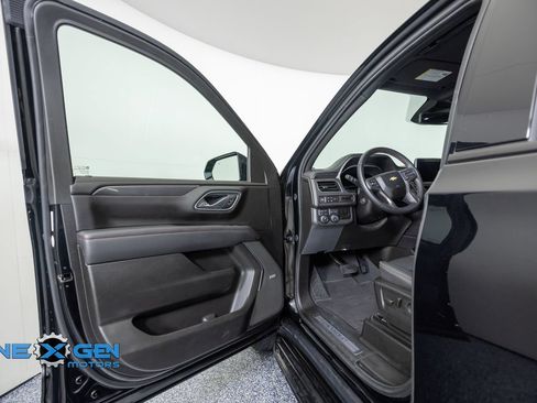 Used 2024 Chevrolet Suburban RST w/ Luxury Package AWD/4WD image 9