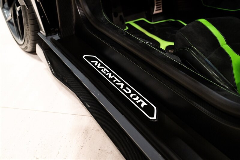 Used 2020 Lamborghini Aventador SVJ AWD/4WD image 8