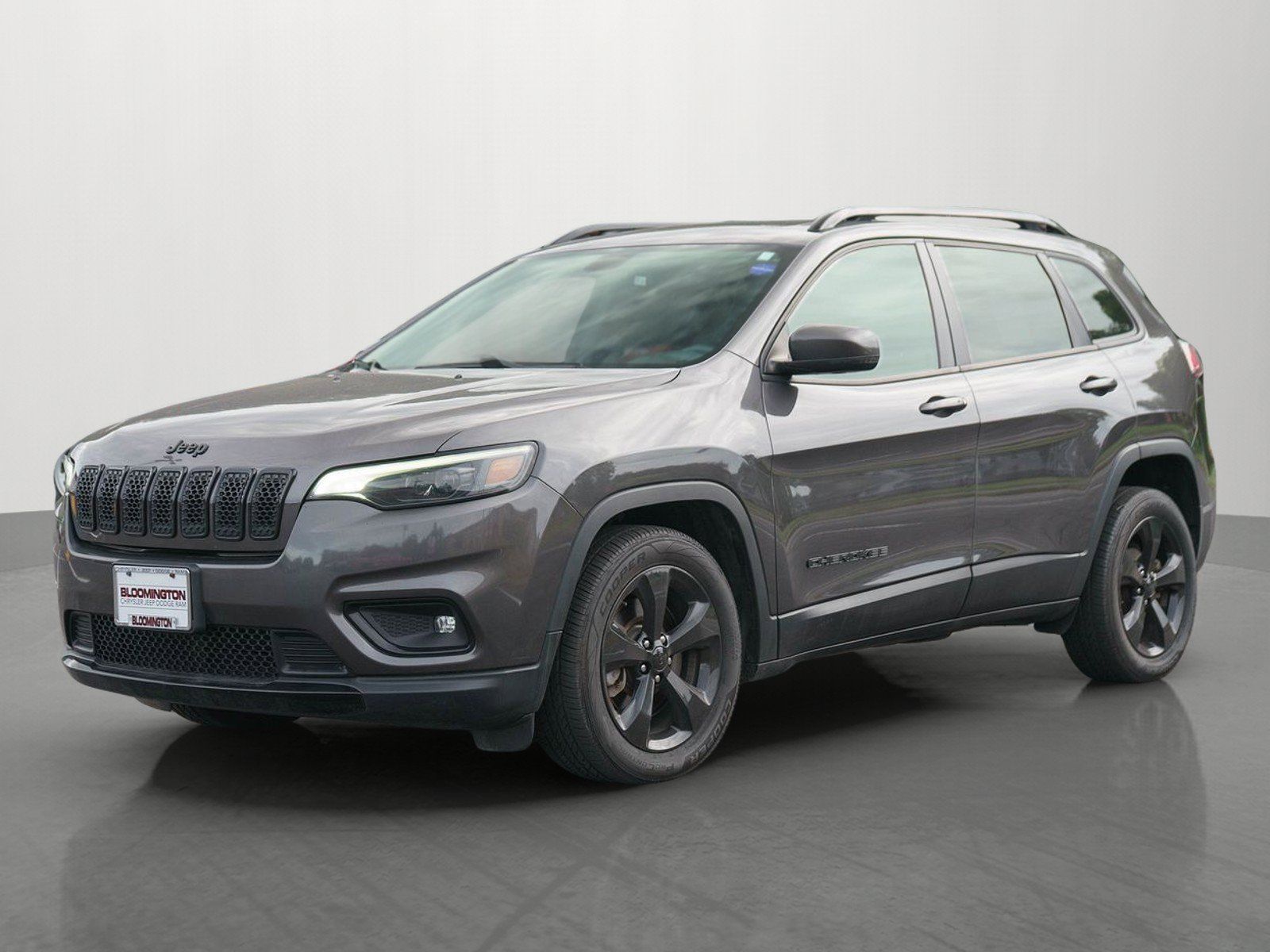 Used 2019 Jeep Cherokee Latitude Plus FWD image 3