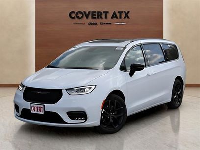 New 2026 Chrysler Pacifica Limited w/ S Appearance Package