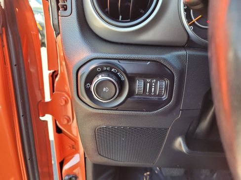 Used 2018 Jeep Wrangler Sport AWD/4WD image 27